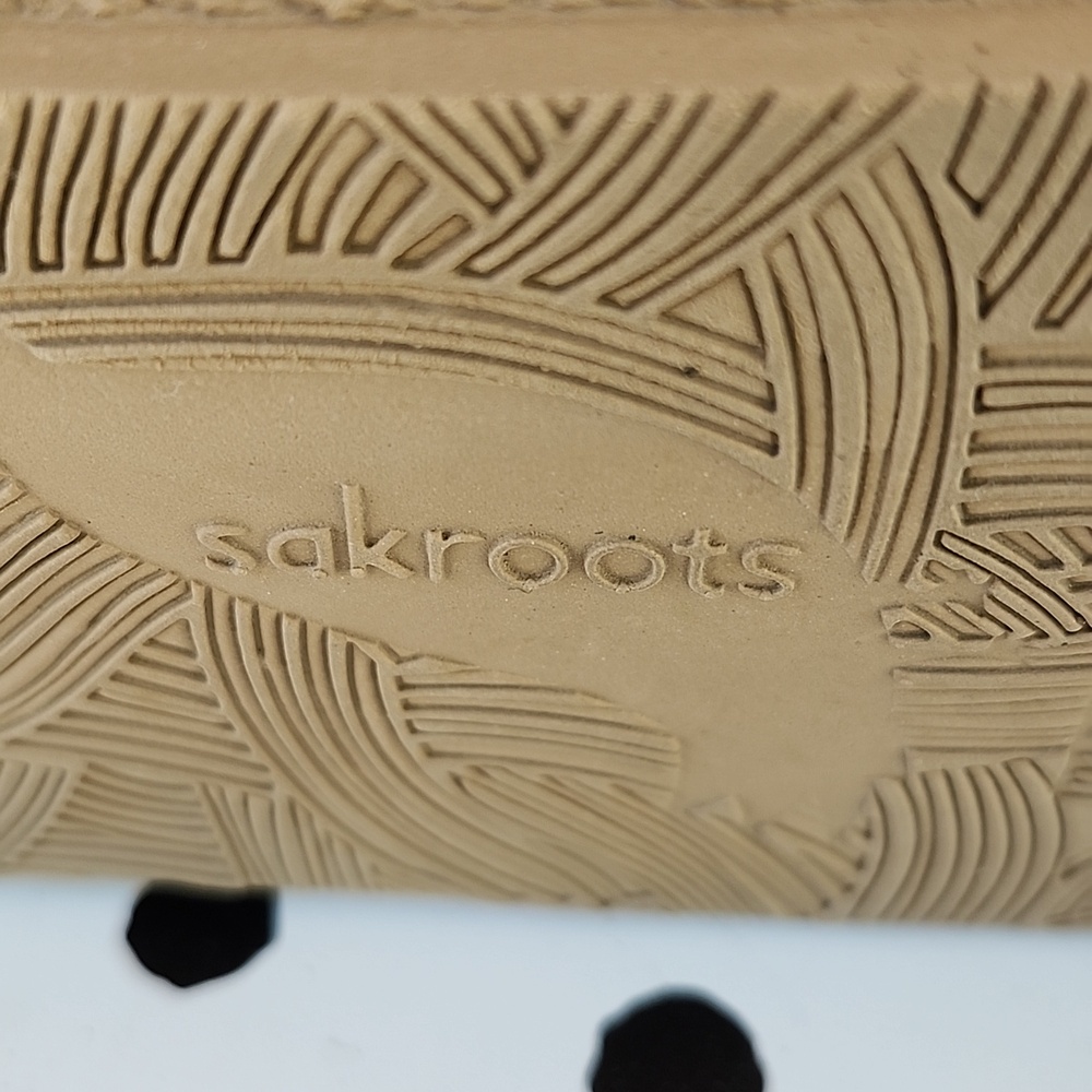 NWOT SAKROOTS LIGHTWEIGHT PATTERNED FLATS - Picture 6 of 11
